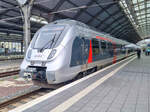 ET 9442 307 von Abellio mit dem RE 16 nach Naumburg (Saale) Hbf in Halle (Saale) Hbf, 05.10.2024.