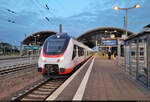 6442 909 (Bombardier Talent 3 Plus) ist in Halle(Saale)Hbf am Fernbahnsteig auf Gleis 9 angekommen und wartet auf seine Abstellung.