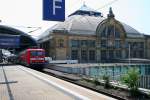 Das Empfangsgebude des Hallenser Hauptbahnhofes, aufgenommen vom Bahnsteig 7 am 03.07.2010.