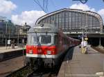 Eine Wendezuggarnitur wartet am 12.8.2007 im Hamburger Hauptbahnhof auf die Abfahrt als RB nach Ahrensburg