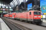 Die bereits arg ausgeblichene 112 169 der DB Regio Schleswig-Holstein (DB Regio Nord, Kiel) mit dem RB 81 von und nach Bad Oldesloe am 9.4.2023 im Hamburger Hbf.