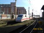 402 045-9 kommt am 09.02.08 als ICE 928 aus Nrnberg Hbf und fhrt nun in den Hamburger Hbf ein.