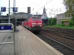 218 260-8 und eine Schwesterlok fahren am 24.10.07 mit IC 2310 nach Westerland/Sylt aus dem Hamburger Hbf aus.