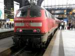 BR 218 210 steht mit einem RE im Hamburger Hbf am 10.08.2008.