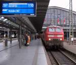 218 321-8 + 218 385-3 sind soeben mit IC 2077 Westerland (Sylt) - Dresden Hbf in Hamburg Hbf eingetroffen und werden nun abgekuppelt um Platz fr eine 101 zumachen, die den Zug bis Dresden Hbf bringen