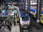 146 537 hat beim Schieben des metronom ME 81161 von Bremen nach Hamburg offenbar allerhand Schnee hinter sich aufgewirbelt; HH Hauptbahnhof, 06.01.2010  