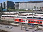 Reger Fern- und Regionalverkehr im Hauptbahnhof Hamburg.