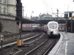 Hier wird die  Heckklappe  bei der Aussfahrt geschlossen.DSB ICE-TD bei der Aussfahrt aus Hamburg(Hbf.)nach Kopenhagen.09.03.2011.