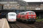 218 321+218 345 am 22.07.11 in Hamburg HBF.