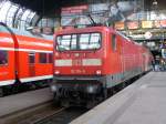 112 178-9 mit einer RB hier im Hamburger Hauptbahnhof am 02.04.13.