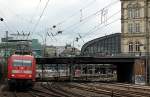 101 022-2 (im Sandwich-Betrieb mit der 101 066-9) mit IC 2086 von Hamburg Hbf nach Stralsund Hbf bei der Ausfahrt aus Hamburg Hbf am 10.05.2013