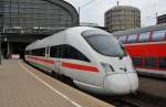 Hier 605 015-7 als ICE35 von Berlin Ostbahnhof nach Kbenhavn H, bei der Ausfahrt am 4.10.2013 aus Hamburg Hbf.