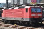 Hier 143 860-5 als Lz, bei der Durchfahrt am 16.4.2014 durch Hamburg Hbf., in Richtung Hamburg Harburg.