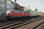 Hier 218 397-8 und 218 381-2 mit IC2193 von Westerland(Sylt) nach Göttingen, bei der Einfahrt am 16.4.2014 in Hamburg Hbf.