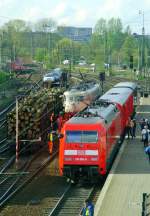 101 082 im Hilfszugeinsatz nach Flankenfahrt der 103 128 mit einem Gterzug am 15.04.1999 in Hamburg Hbf