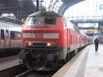 218 495-0 mit einem Regional Express im Hamburger Hauptbahnhof