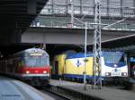 Ein Steuerwagen Bauart Karlsruhe vor dem RE 14582 nach Cuxhafen und ME 146-07 mit dem metronom ME 80953 nach Uelzen; Hamburg Hbf, 17.02.2007    