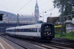 DB/DSB: IC3 5086  GUMMINASE  als EC HAMBURG HBF-KOEBENHAVN H anläsllich der Bahnhofsausfahrt HAMBURG HBF am 16. Oktober 2015.
Foto: Walter Ruetsch