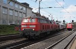 218 389-5 und 218 322-6 erreichen mit IC2375 von Westerland auf Sylt den Hamburger Hauptbahnhof, im Hintergrund wartet 101 041-2, welche den Zug nun bis nach Karlsruhe Hauptbahnhof schieben wird.