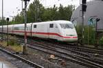 401 015-3 (Tz 115) als ICE 883 (Linie 25) nach München Hbf wird in seinem Startbahnhof Hamburg-Altona bereitgestellt. [29.7.2017 - 15:26 Uhr]