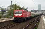 Am Abend des 06.05.23 wartet 112 139 mit ihrem Sonderzug in Hamburg-Altona auf die Abfahrt nach Leipzig.