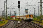 120 153-2 DB Bahntechnik mit Kompetenz bei der Einfahrt in Hamburg Altona, Juni 2019.