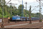 Blauer Mast, blaue Lok, blaue Wagen:  Autotransportzug (leer) mit 140 876-4 der Eisenbahngesellschaft Potsdam mbH (EGP) durchfährt den Bahnhof Hamburg-Harburg auf Gleis 9 Richtung