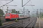 Nachschuss auf 101 135-2, als diese am veregneten Nachmittag des 06.07.2019 ihren InterCity aus dem Bahnhof von Hamburg Harburg in Richtung Maschen schob.