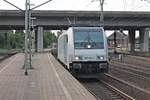 Als Lokzug fuhr am Abend des 18.07.2019 die Rpool/HSL 185 691-3 über Gleis 5 durch den Bahnhof von Hamburg Harburg in Richtung Rangierbahnhof Maschen.