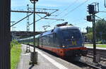 Flixtrain mit dem angemieteten Hectorrail Taurus  242.502 , Name:  Zurg  [NVR-Nummer: 91 80 6182 502-5 D-HCTOR] und Wagengarnitur bei der Durchfahrt Bahnhof Hamburg-Harburg Richtung Hamburger Hbf. am 09.07.24