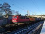 Kurz nachdem am 2.01.09 ES 64 U2-095 AHAR durchfuhr kam 140 752-7 mit einem ebenfalls langen Containerzug aus dem Hafen durch AHAR.