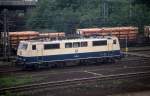 Am 8.6.1988 stand 111077 im Gleisvorfeld des Bahnhofs Hamburg Harburg.