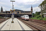 Ein 401 als verspäteter ICE 980 (Linie 25) von München Hbf nach Hamburg-Altona verlässt Hamburg Hbf auf Gleis 12.