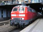 Noch kann man auf die 218 in Hamburg nicht verzichten.Am 05.Juni 2010 wartete 218 321 in der Hamburger Bahnhofshalle.