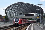 Ein Zug der Baureihe 474 steht am Haltepunkt Elbbrücken.

Hamburg 26.07.2021