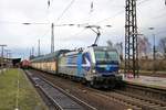RTB Cargo Siemens Vectron 193 824-0 mit ARS Altmann Autozug in Hanau Hbf am 09.12.18