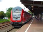 DB Regio Doppelstock Steuerwagen und 111 209-3 als Hamsterbacke (BR 442) Ersatz am 18.08.17 in Hanau Hbf 