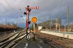 Zwergflügelsignal am 22.12.18 in Hanau Hbf auf HP0