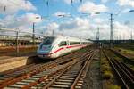 DB Fernverkehr ICE4 412 xxx am 05.11.22 in Hanau Hbf vom Bahnsteig aus fotografiert