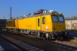 DB InfraGO Plasser&Theurer Diagnosetriebwagen 702 202 am 16.02.25 in Hanau Hbf vom Bahnsteig aus fotografiert