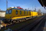 DB InfraGO Plasser&Theurer Diagnosetriebwagen 702 202 am 16.02.25 in Hanau Hbf vom Bahnsteig aus fotografiert