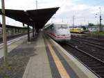 Ein ICE 1 und ein BR 726 Gleismesszug der DB Netz Instandhaltung 
in Hanau Hbf.