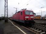 143 653-4 steht am 07.12.13 in Hanau Hbf mit RB nach Frankfurt am Main 