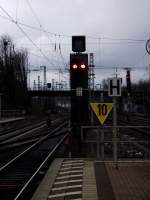 Ein Zwerglichtsignal am 03.01.14 in Hanau Hbf 