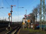 Zwei Flügelsignale am 28.12.15 in Hanau Hbf 