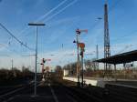 Zwei Flügelsignale am 28.12.15 in Hanau Hbf