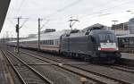 ES 64 U2 - 070 bespannte am 11.04.13 den IC Knigssee nach Hamburg. Hier verlsst der IC 2082 Hannover.