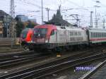 1016-047-1 mit IC 2082 Knigsee von Berchtesgarden nach Hamburg-Altona bei der Einfahrt in Hannover HBF, links fhrt ein RE nach Norddeich ein, eigentlich hatte ich die Deutschland Lok erwartet