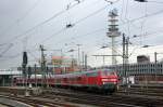 218 470 mit einem HVZ-Verstrker-RE in Hannover HBF auf dem Weg nach Braunschweig am 1.4.10.