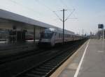 Hier IC2431 von Emden Auenhafen nach Cottbus, bei der Einfahrt am 7.4.2010 in Hannover Hbf.